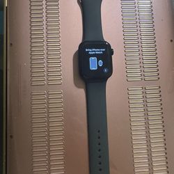 Apple Watch SE 44mm aluminum case