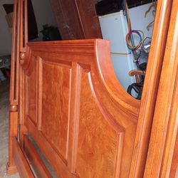 Bedframe Top and bottom with sliders. Its a complete set. For all queen beds.