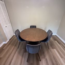 Round Wood Dining Table With 4 Chairs 