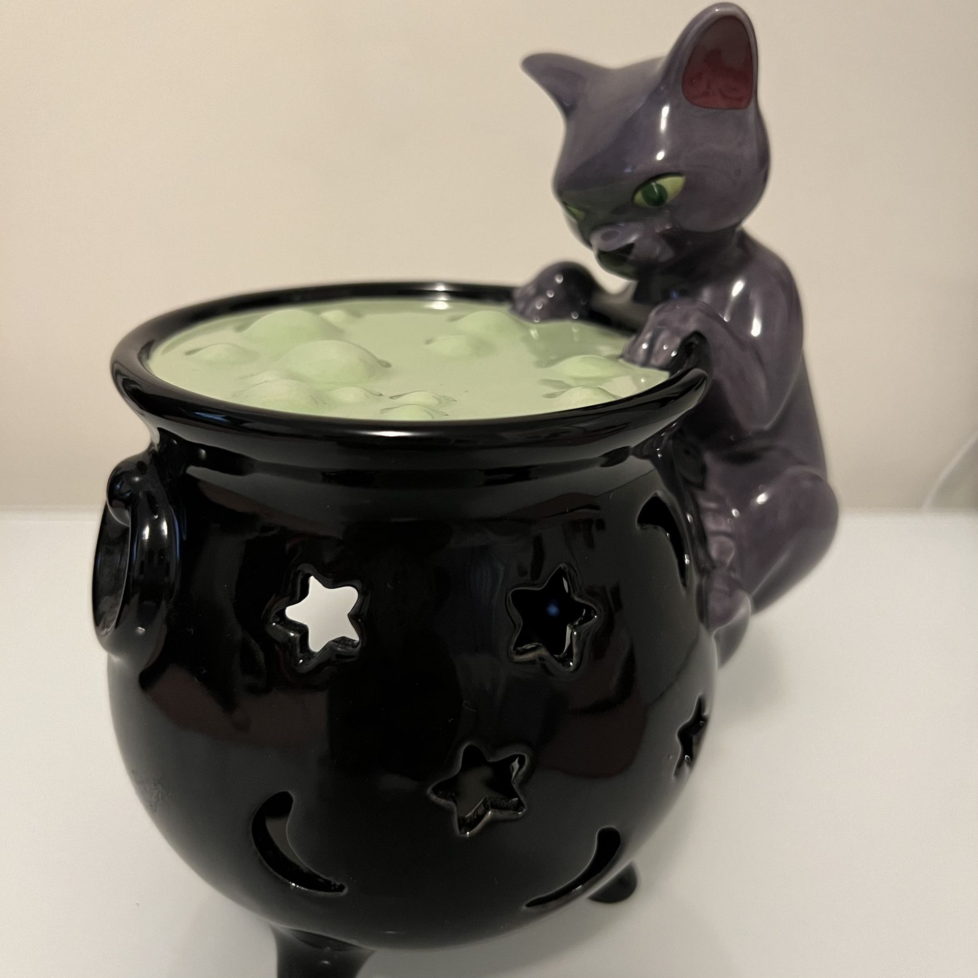 Disney Halloween Hocus Pocus Binx Cauldron Tealight Holder