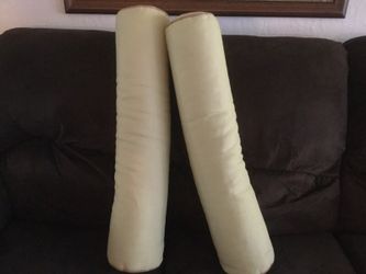 2 Cylindrical pillows. Cojines
