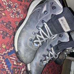 Womens Size 7 Hiking Boots (Keen And Columbia Brand)