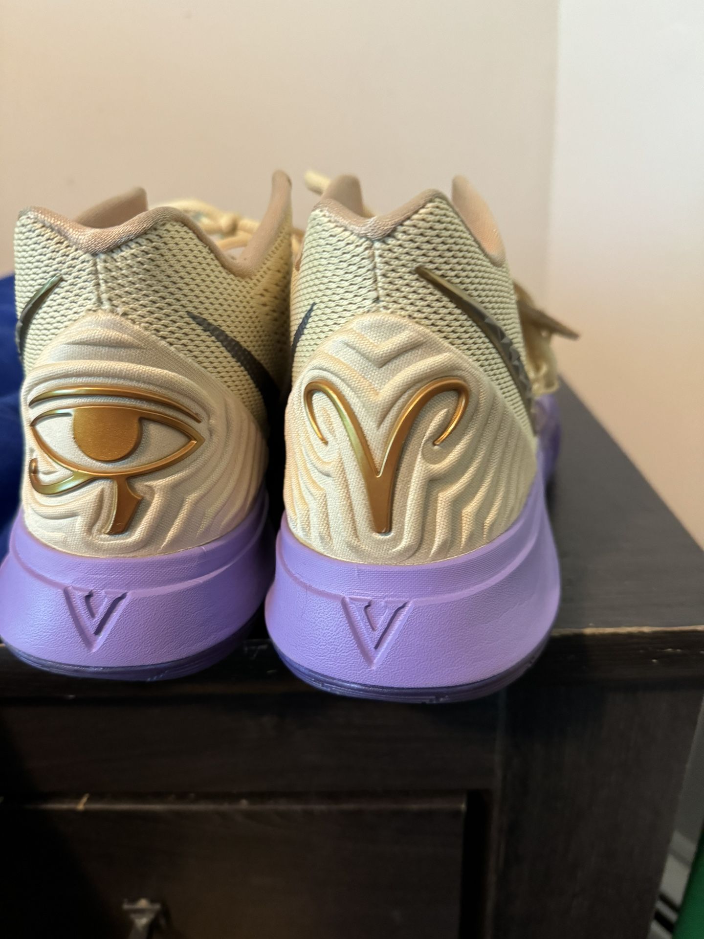 Kyrie irvings  & Accessories