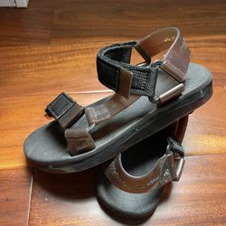 Women’s Mellissa- Finder Sandals Size 6