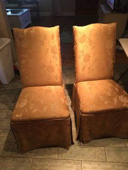 For dining room chairs has some scratches on there but they’re in good