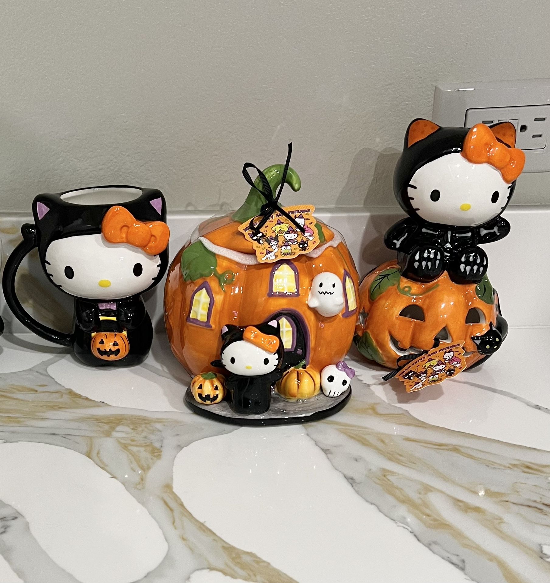 Hello Kitty Halloween Decor