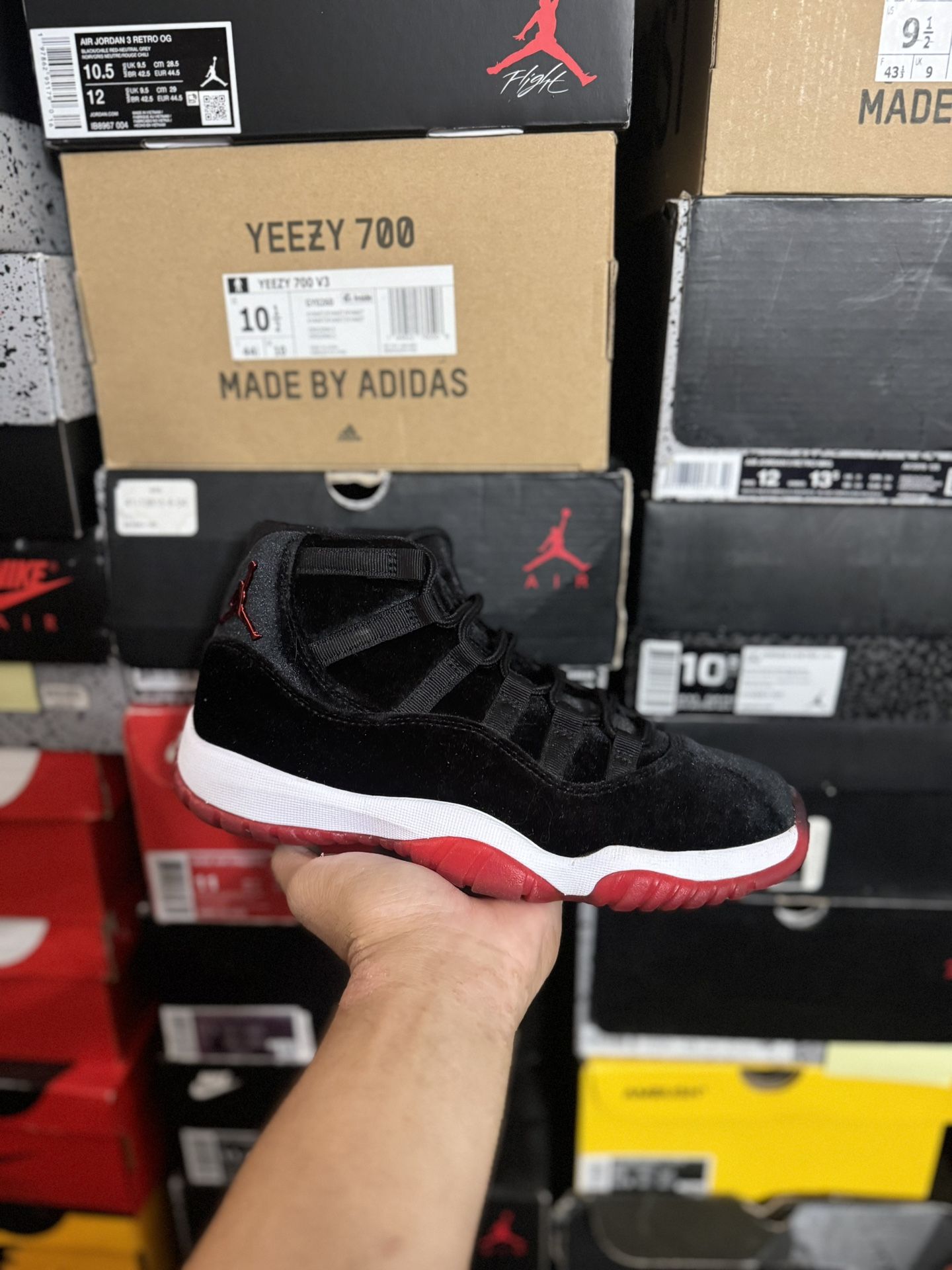 Jordan Bred Velvet 11s size 8W VNDS