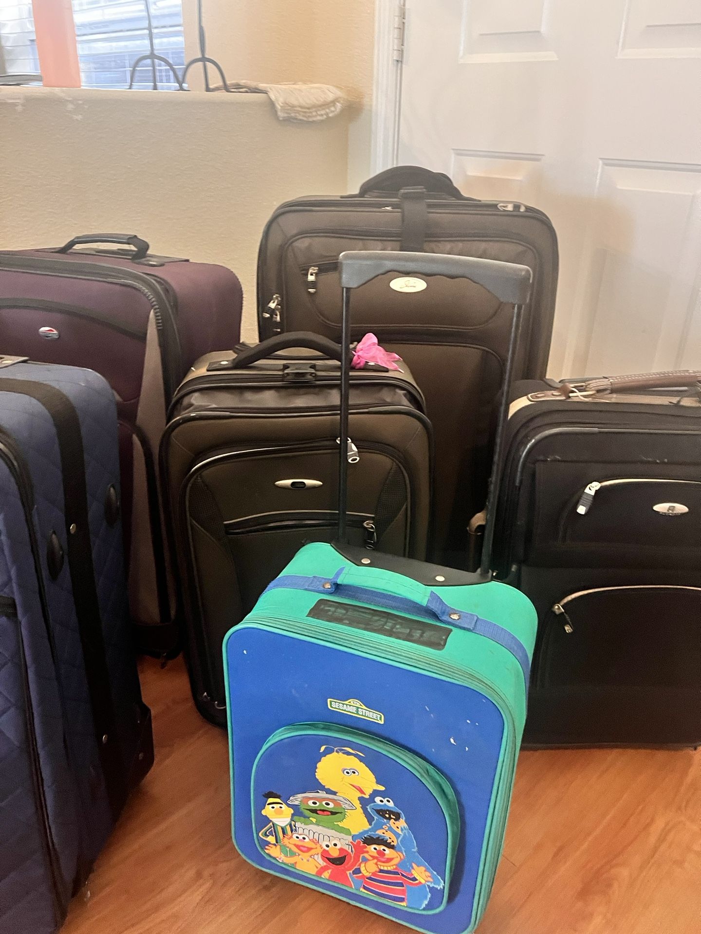 Luggages And Carry On $100 All