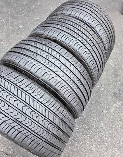 255/40/20 Hankook Selling a set of 4 tires in excellent condition 🫡