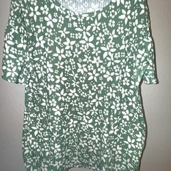 LuLaRoe Stephanie Green Floral Stefanie Top - Size 2X