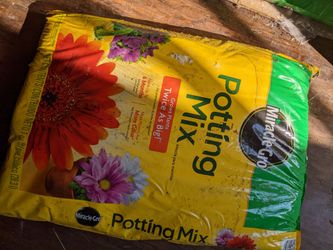 MircleGro Potting mix 1 CF