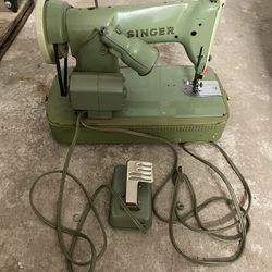 Singer 1950-60s Vintage Sewing Machine