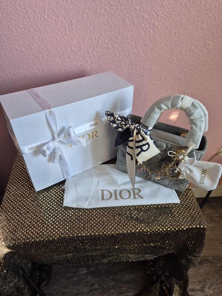            !!!!!Brand New Dior Tote Bag!!!!!