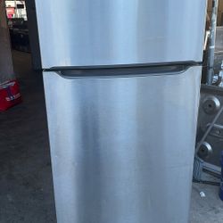 Frigidaire Apartment Side. 18 Cubic Feet 