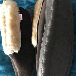 Like New Tamarac Slippers $7