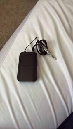Shure wireless transmitter for guitar