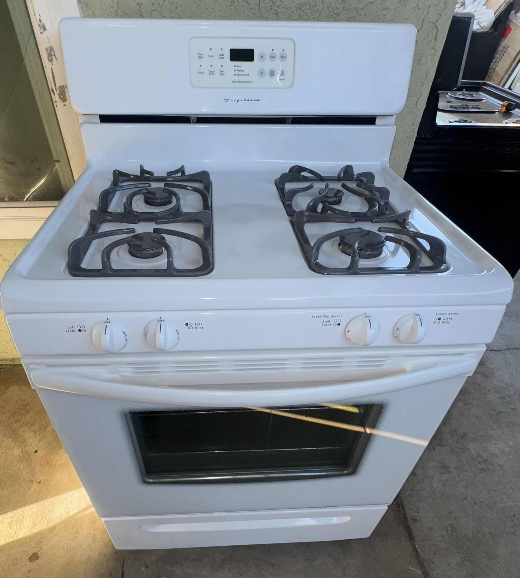 Frigidaire Stove