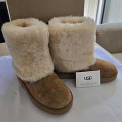 Ugg Womens Classic Short II Size 5