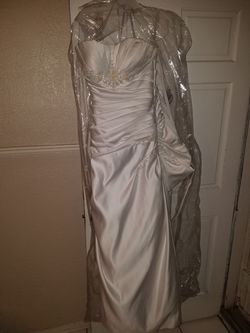 Wedding Dress Size 9 -10 For Sale! (NEW, Was Never Used)