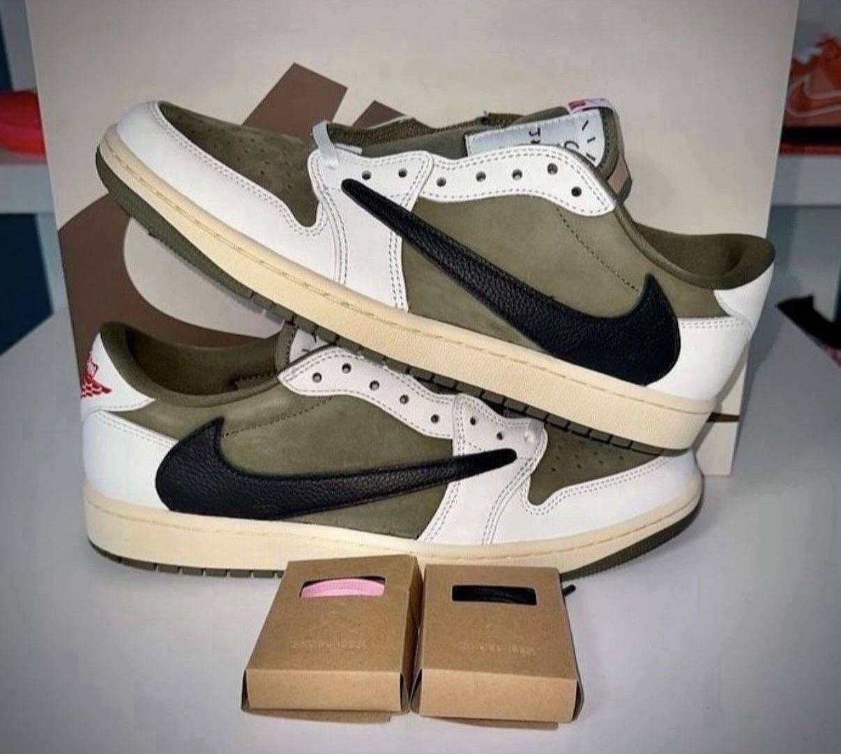 NEW Jordan 1 Travis Scott W/SNKRS RECEIPT