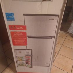 New Magic Chef 4.5 Refrigerator 