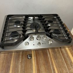 GE Profile™ Series 30" Built-In Gas Cooktop