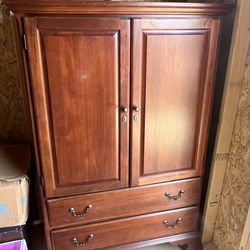 Armoire cabinet / Wardrobe