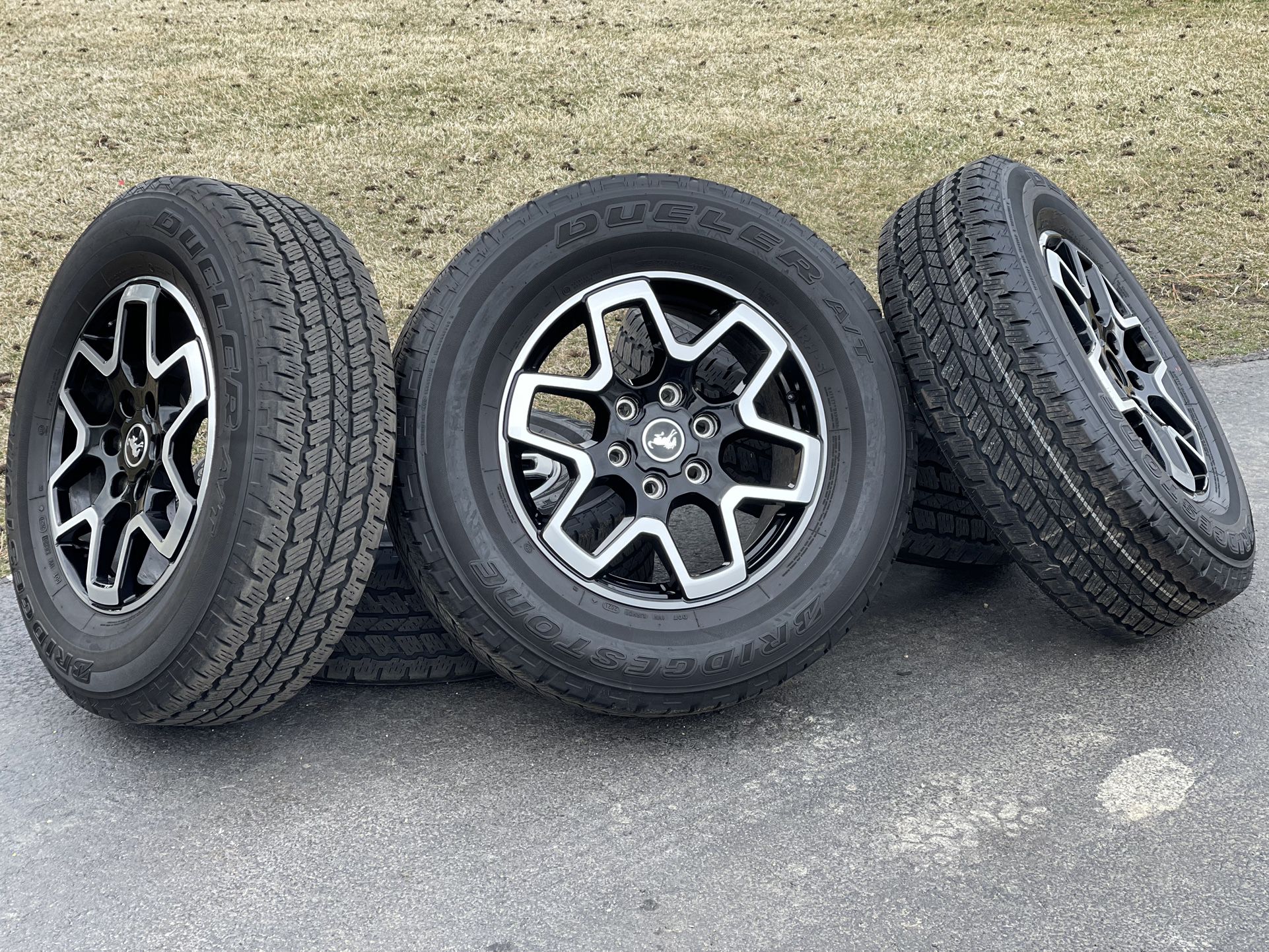 Like New 18" Ford Bronco Wheels 2023 Black Diamond rims oem tires 6x5.5 Ranger Big Bend Toyota Chevy GMC