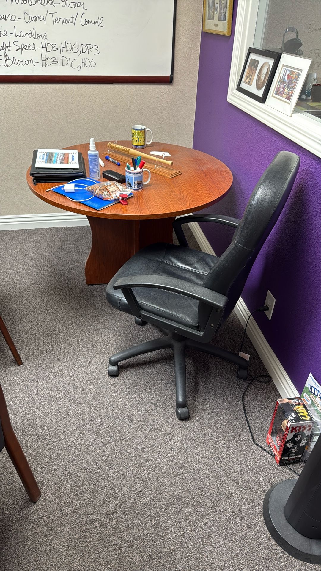 Round Table And Business Chair