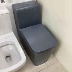 One Piece Toilet With Softclose Seat Fully Skirted New Dual Flush System With Powerful Flush System Ready For Pick Up Today