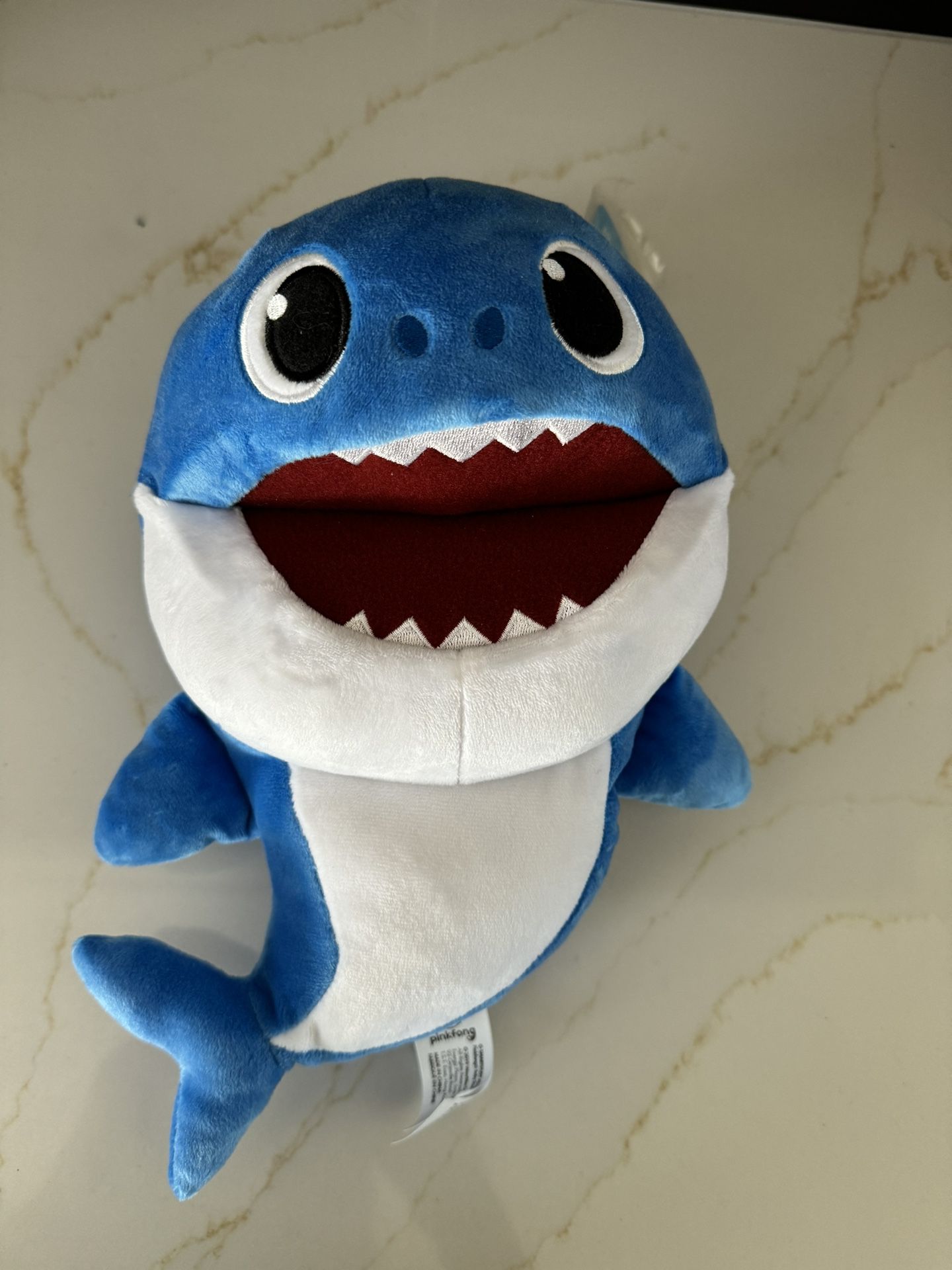Pinkfong Baby Shark OfficialSong Puppet with Tempo Control - Daddy Shark - Interactive Preschool Plush Toy 