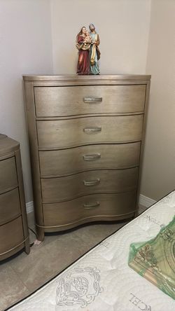 5 drawer Klaussner dresser
