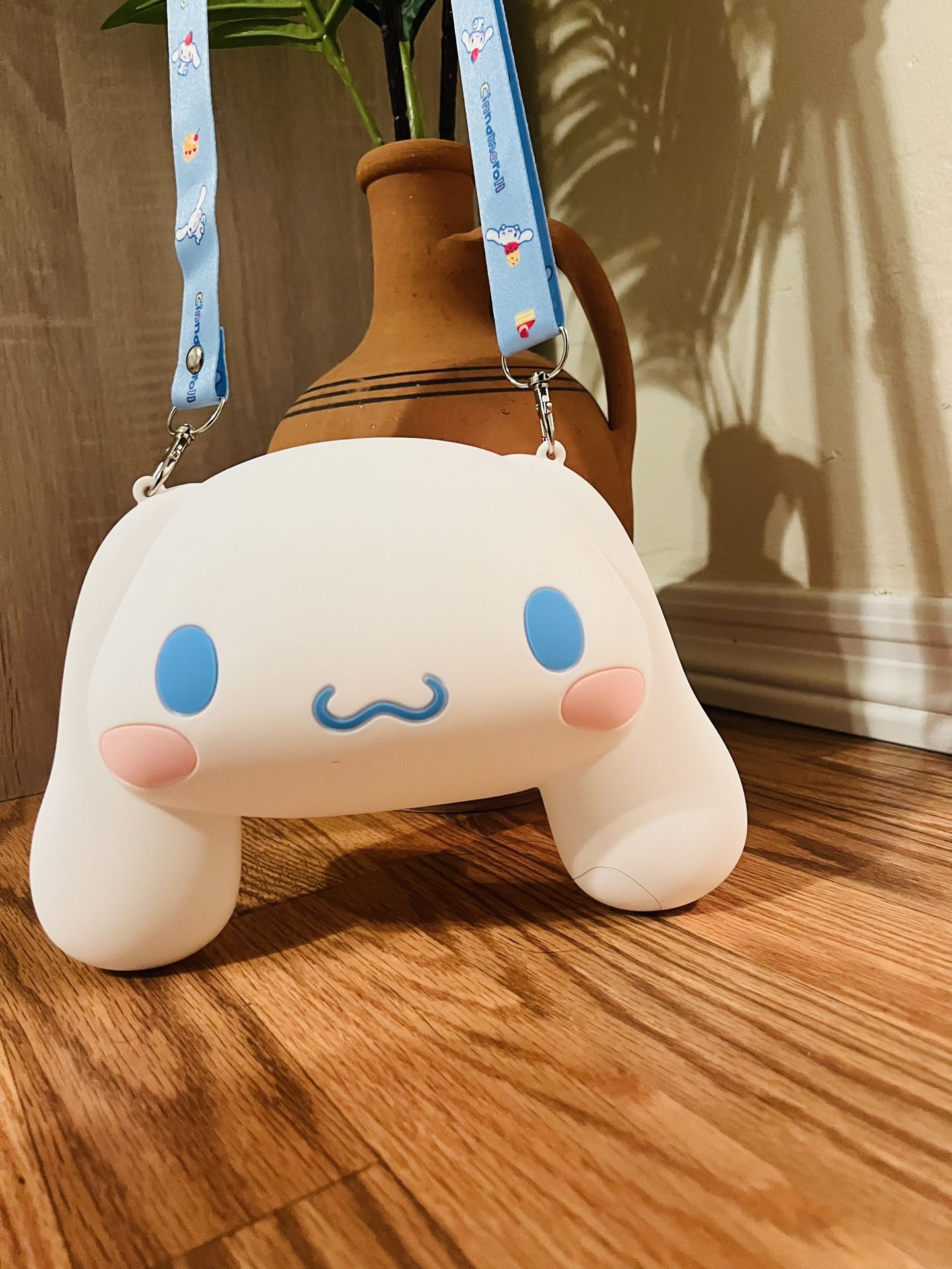 Cinnamon roll, Crossbody bag