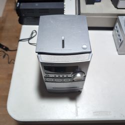 SONY HCD-NEZ30 Stereo AM/FM CD Cassette Player (Broken)