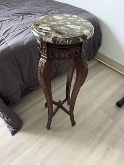 Vase Table