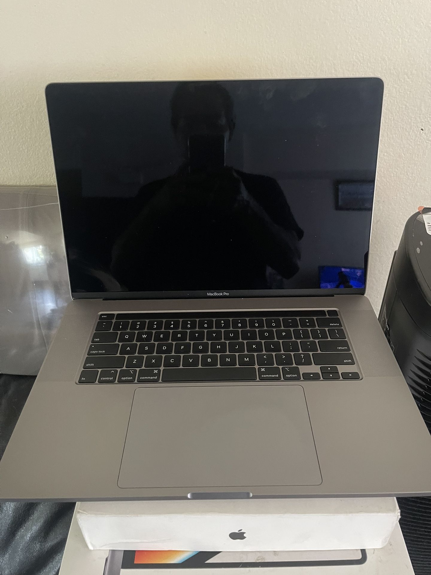MacBook 2019 i9 1tb. Storage. 16 Ram 16