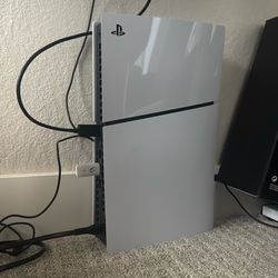 PS5 Slim & Monitor