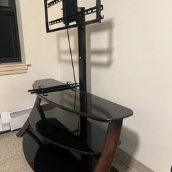 Shelf for mounting TV