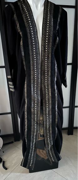 Embroidered cloak black with gold trim