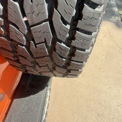 5 Toyo A/t Tires Used  285/75/18