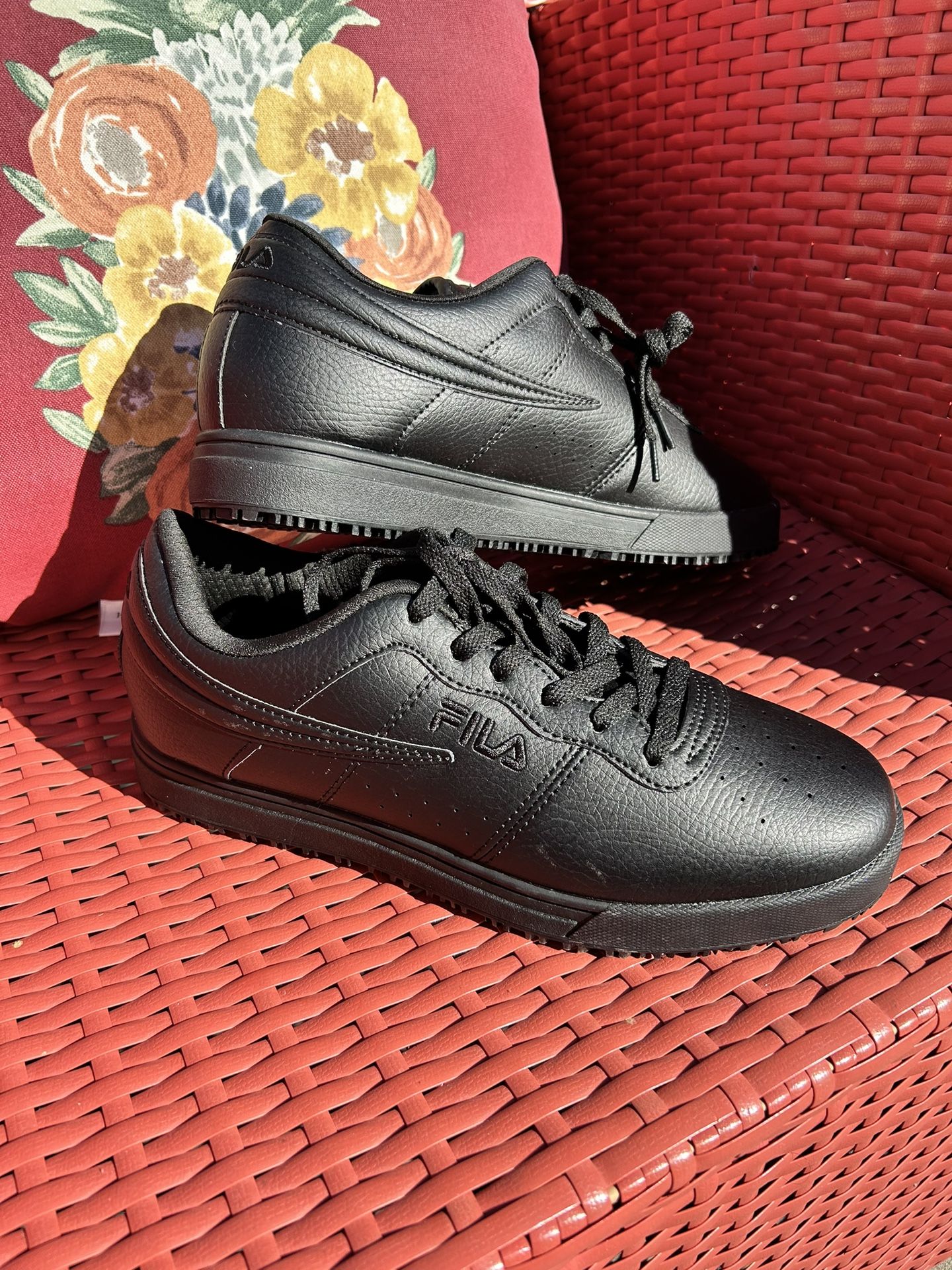 FILA working Comfort Shoes (NEW) Size 9 $20