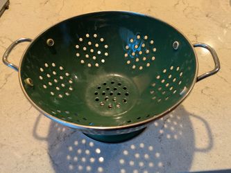 Metal colander