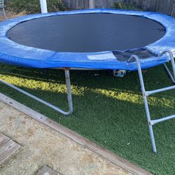 10’ Trampoline 