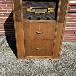 Vintage Majestic Record Player/Radio