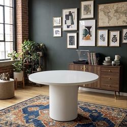 LIKE NEW Table!  ( Delivery Available )