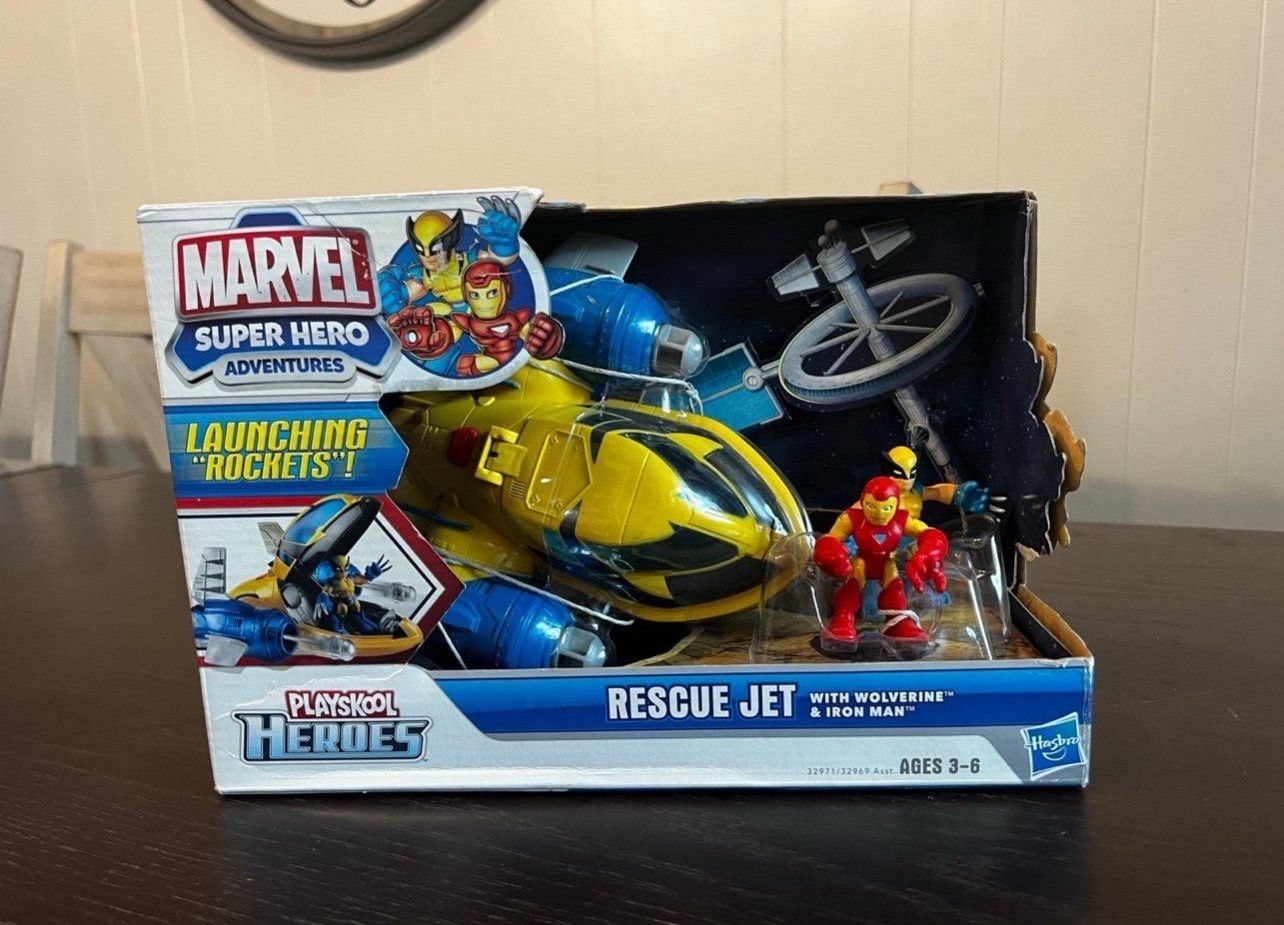 Super Hero Squad Rescue Jet includes Wolverine & Ironman 2010