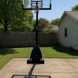 Spalding Adjustable Basketball Hoop – Great Condition!