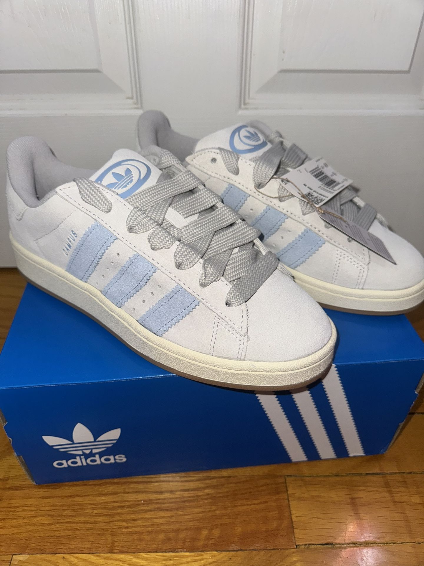 Woman's adidas Campus 00s Size 9.5