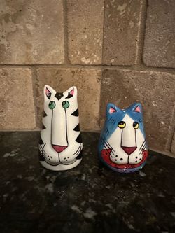 Salt and pepper shaker
