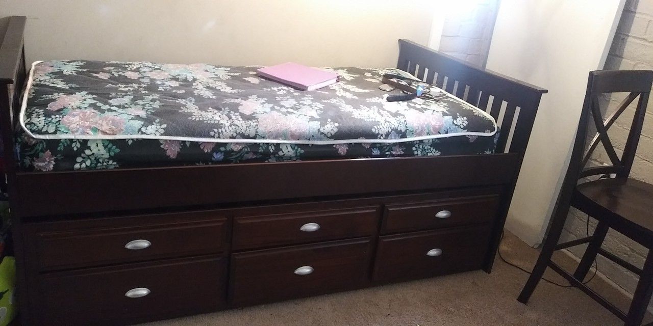 Twin size trundle bed with bottom storge